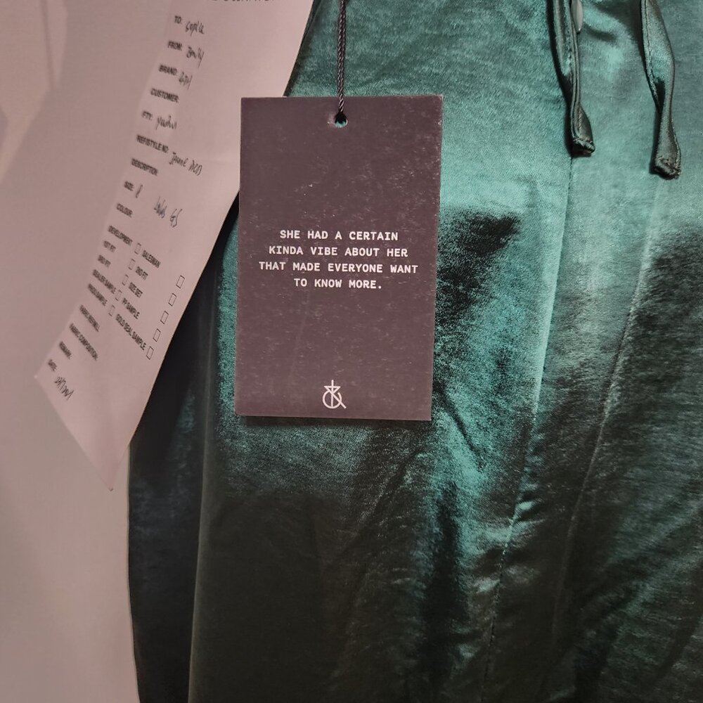 4th Reckless Low back Green gown - Picture 2 of 8
